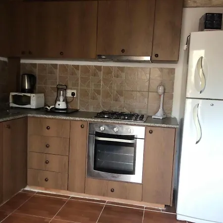 Salamiou Stone House 1 *